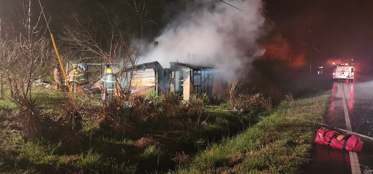 Fire destroys abandoned house in Weldon